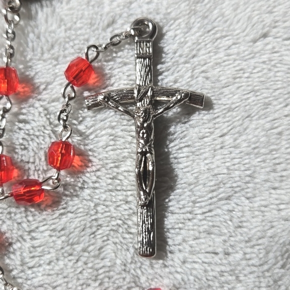 #319 RED Bead cross Rosary - Picture 5 of 5